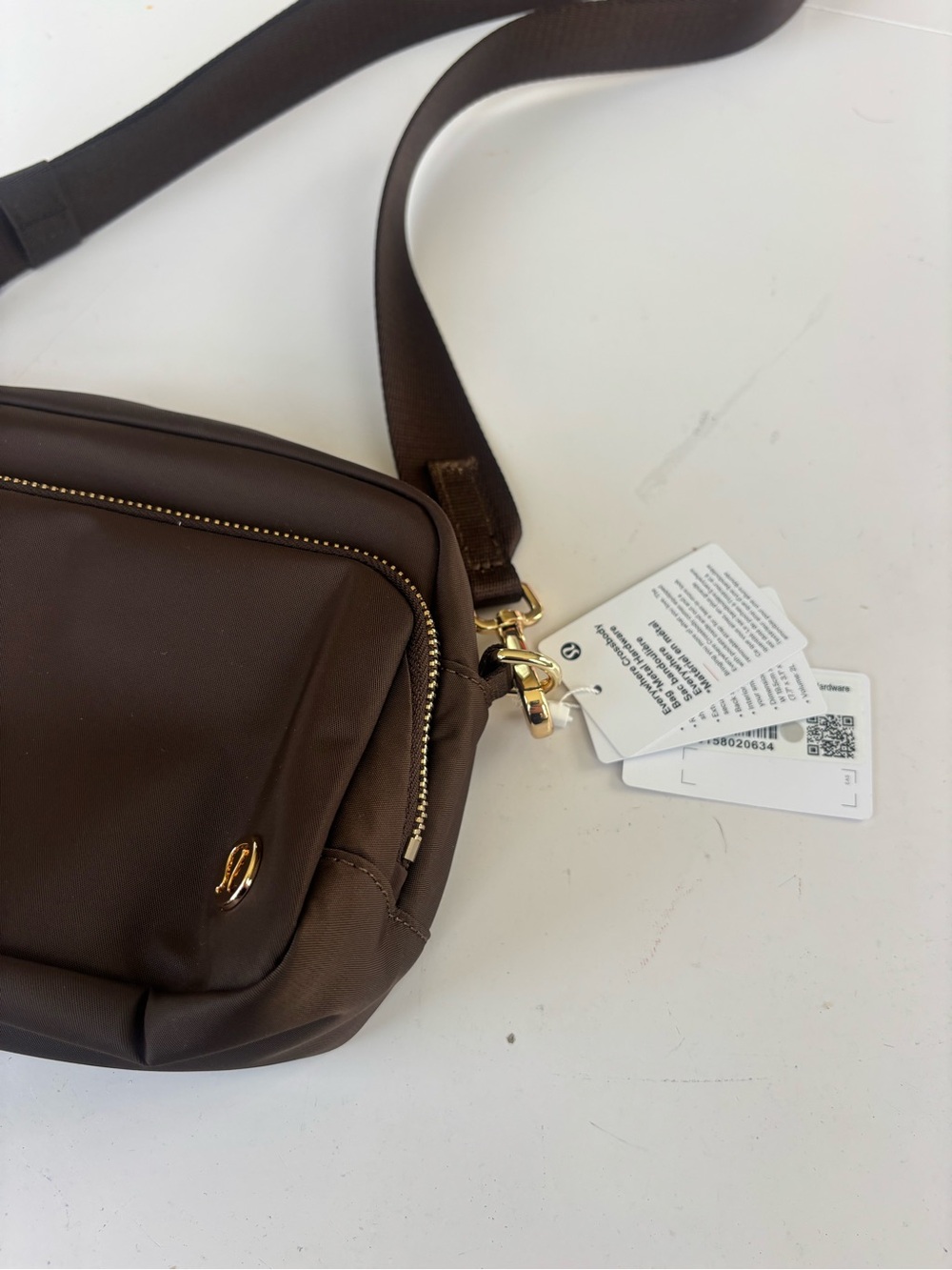 lululemon athletica Brown Everywhere Crossbody Bag 2l Walnut brown - Picture 2 of 4